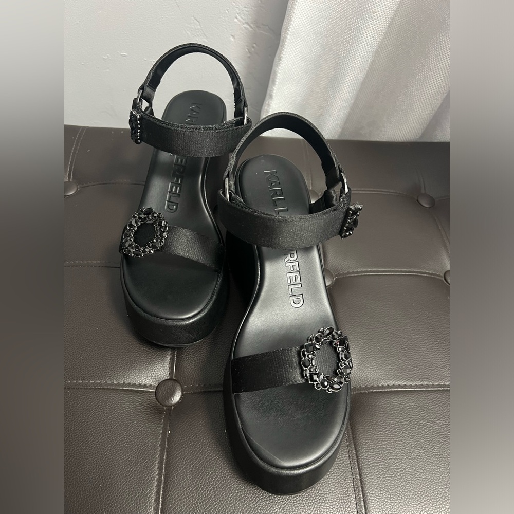 Kiana Platform Sandal By KARL LAGERFELD PARIS Size 10